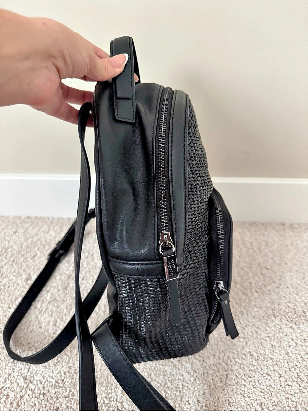 Vera Wang Black Woven Mini Backpack Purse Faux Leather Zip Pockets - Picture 4 of 6